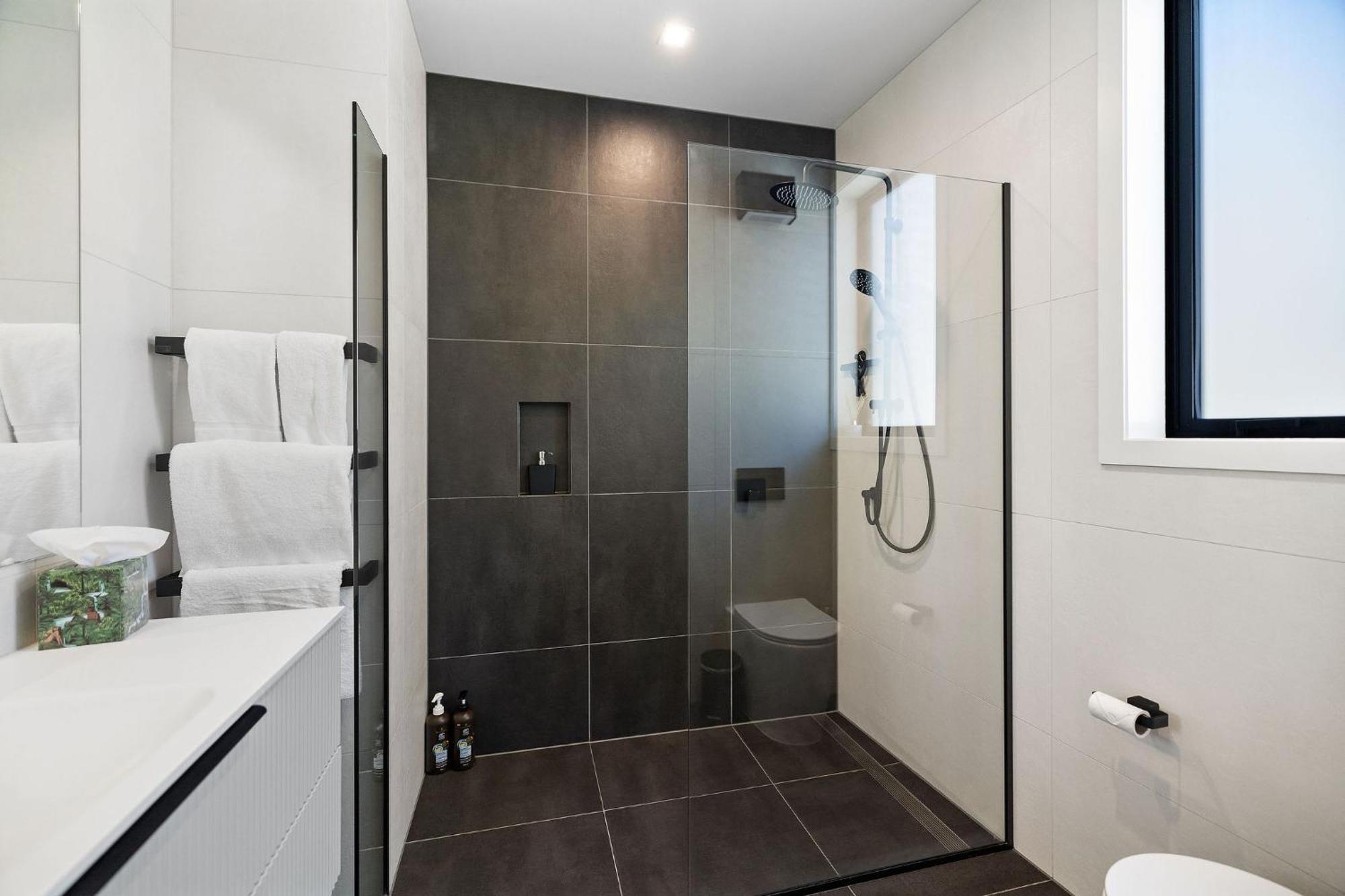 Homestead Retreat - 2 Bedroom - Lake View Queenstown Bagian luar foto